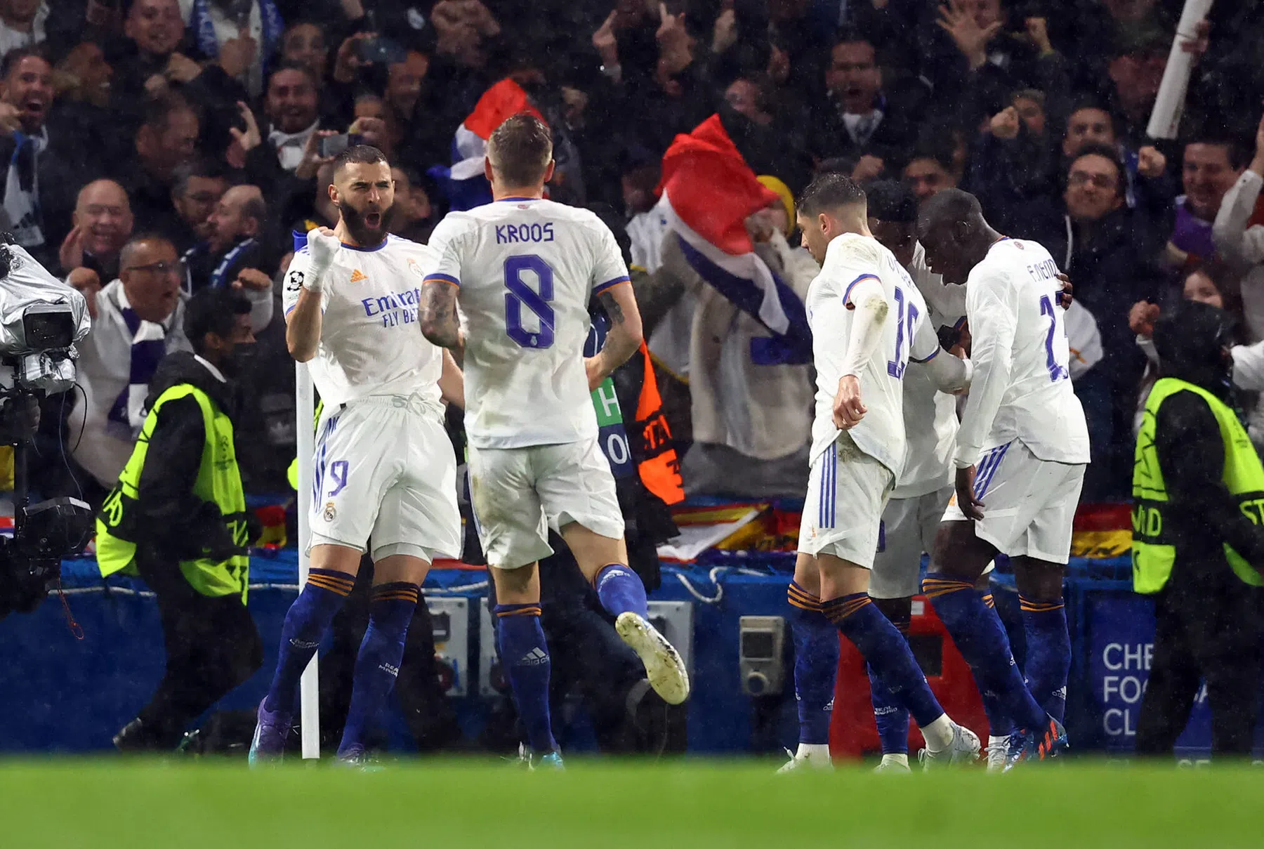 Hattrickheld Benzema geniet: 'Dit zijn magische avonden'