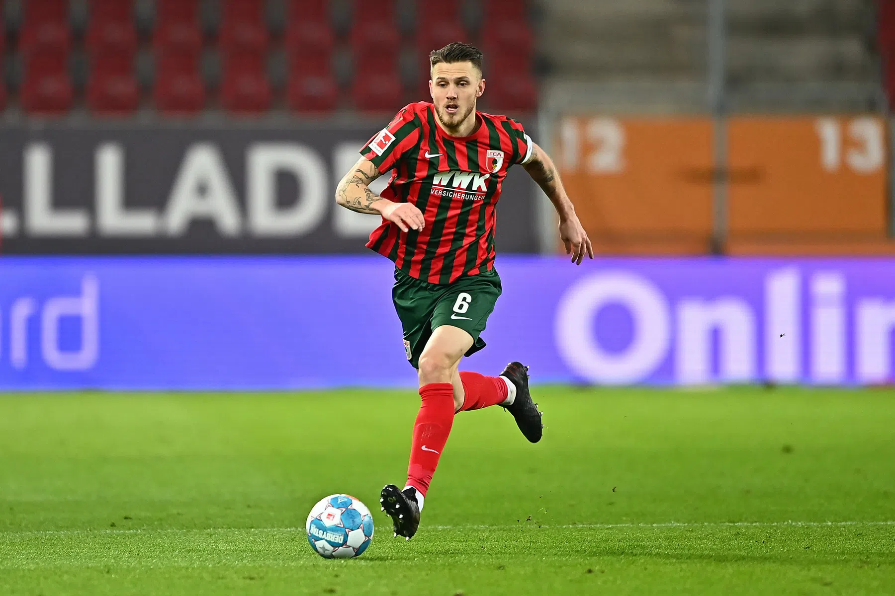 Gouweleeuw goud waard voor Augsburg: lijfsbehoud komt steeds dichterbij