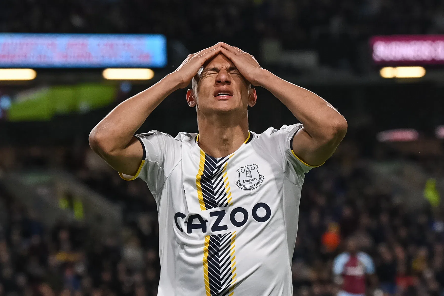 Historische degradatie voor Everton komt steeds dichterbij