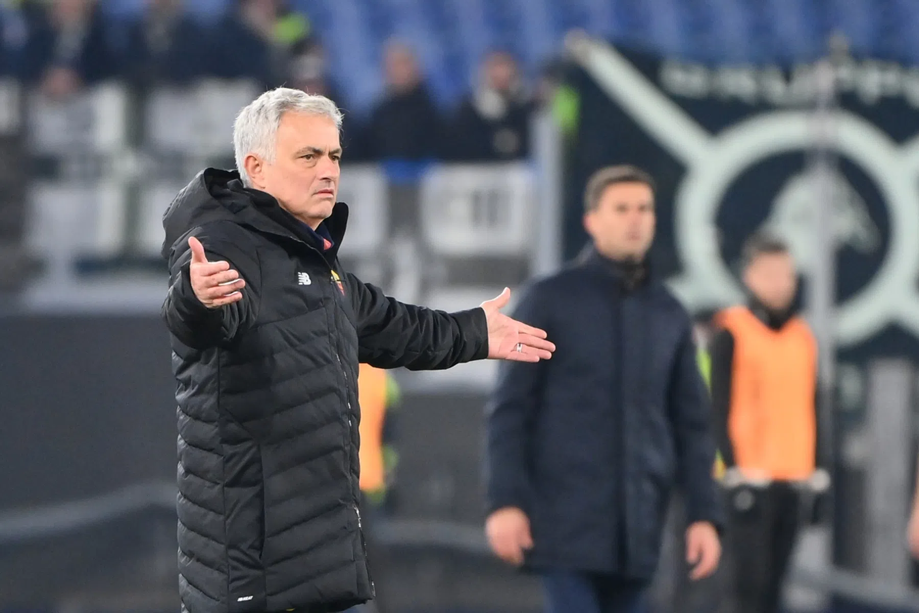 Mourinho baalt van Noors kunstgras: 'Hierop speel je een andere sport'