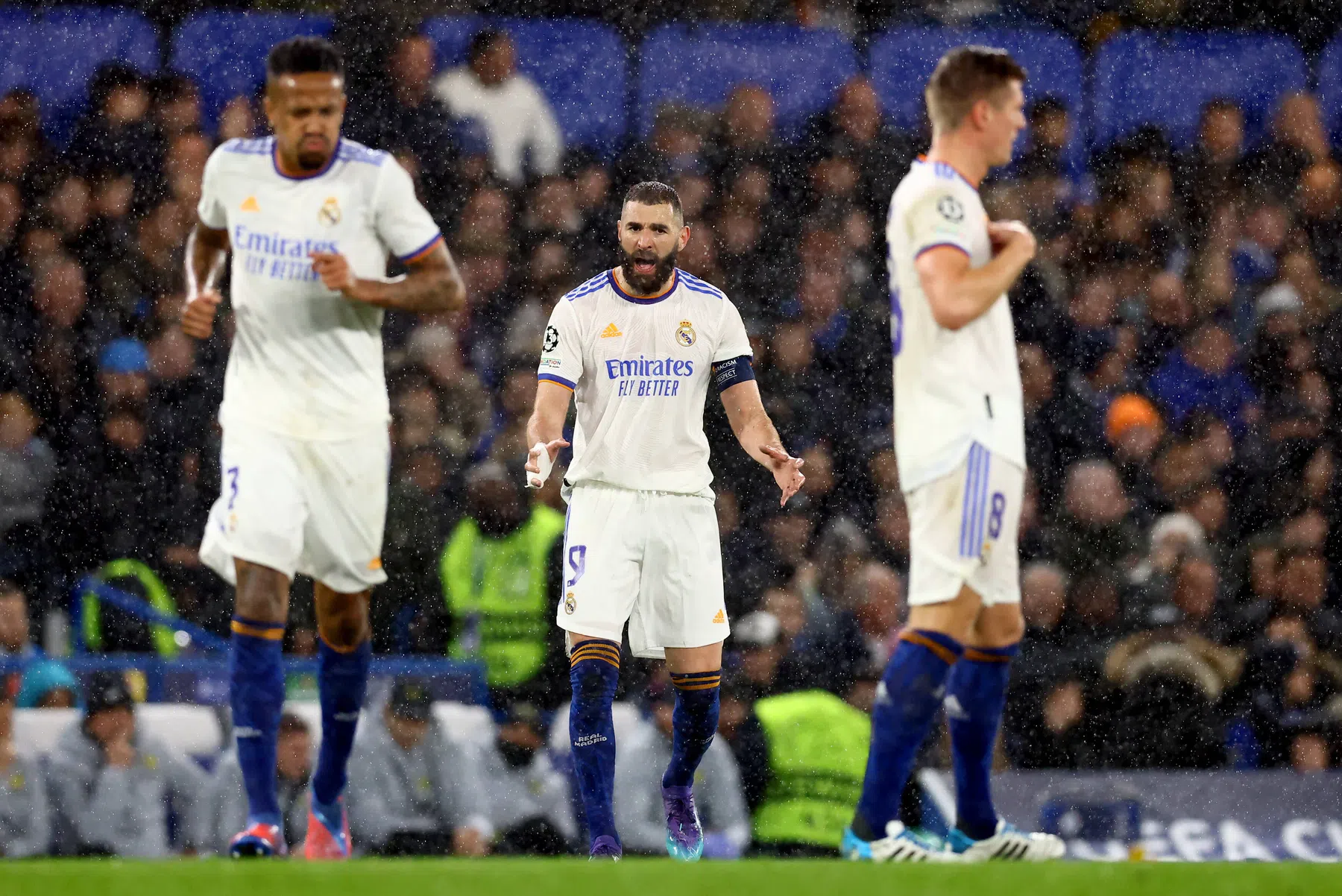 Ongelooflijk maar waar: Benzema maakt weer een hattrick in de CL