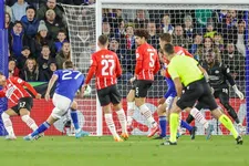 Thumbnail for article: PSV doorstaat Premier League-test en houdt stand tegen Leicester City