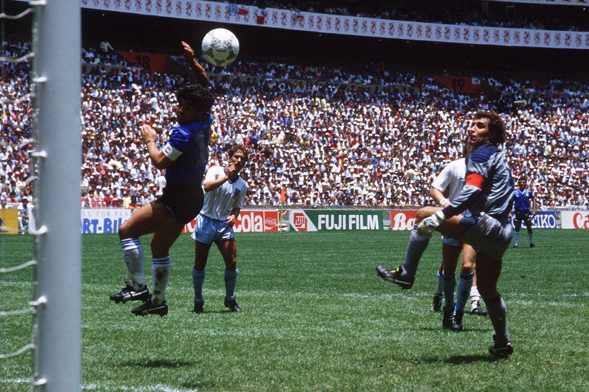Iconisch WK-shirt Maradona geveild, alleen is er één grote maar