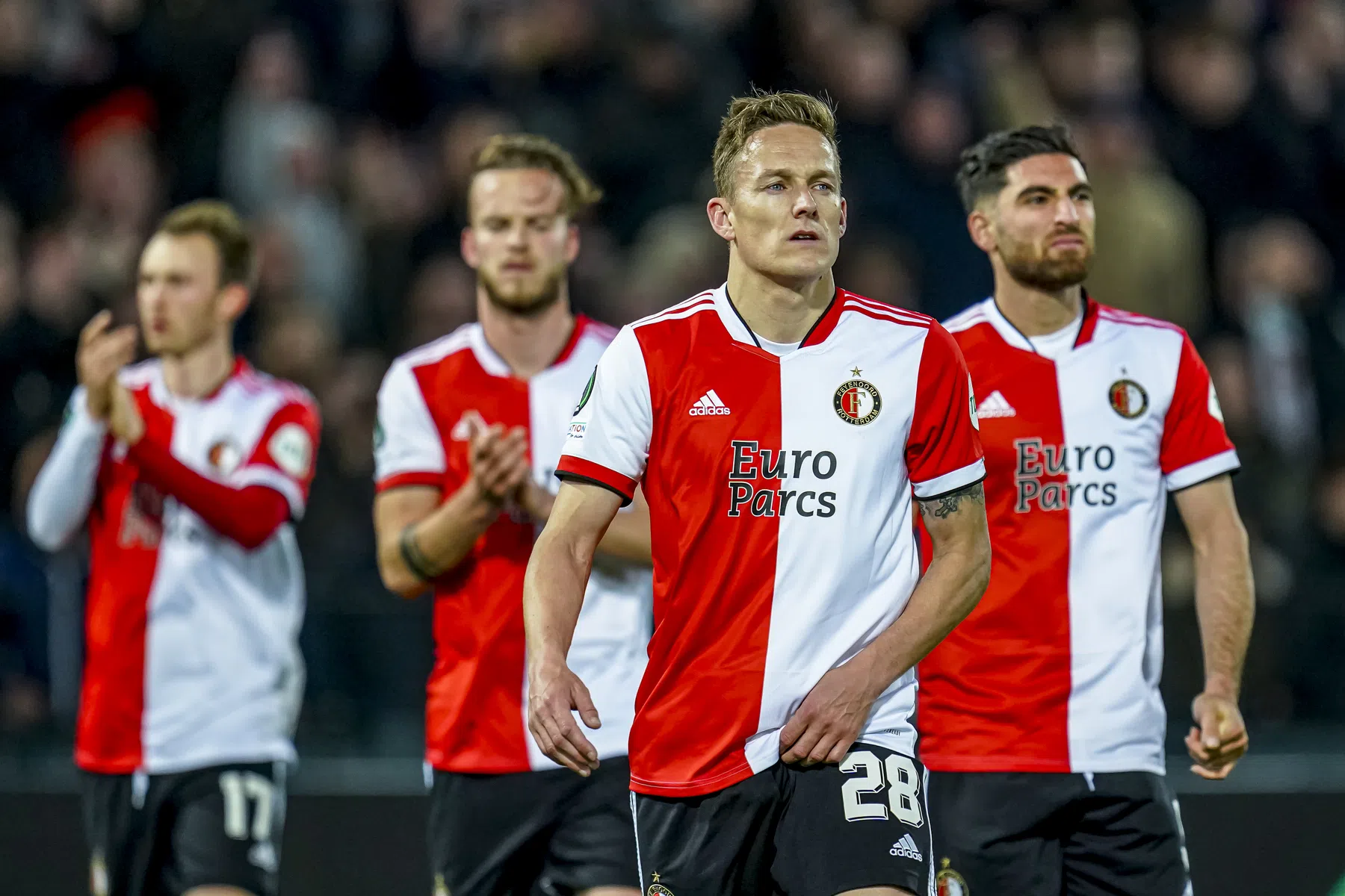 Toornstra houdt zich in na turbulente avond: 'Laten we het netjes houden'