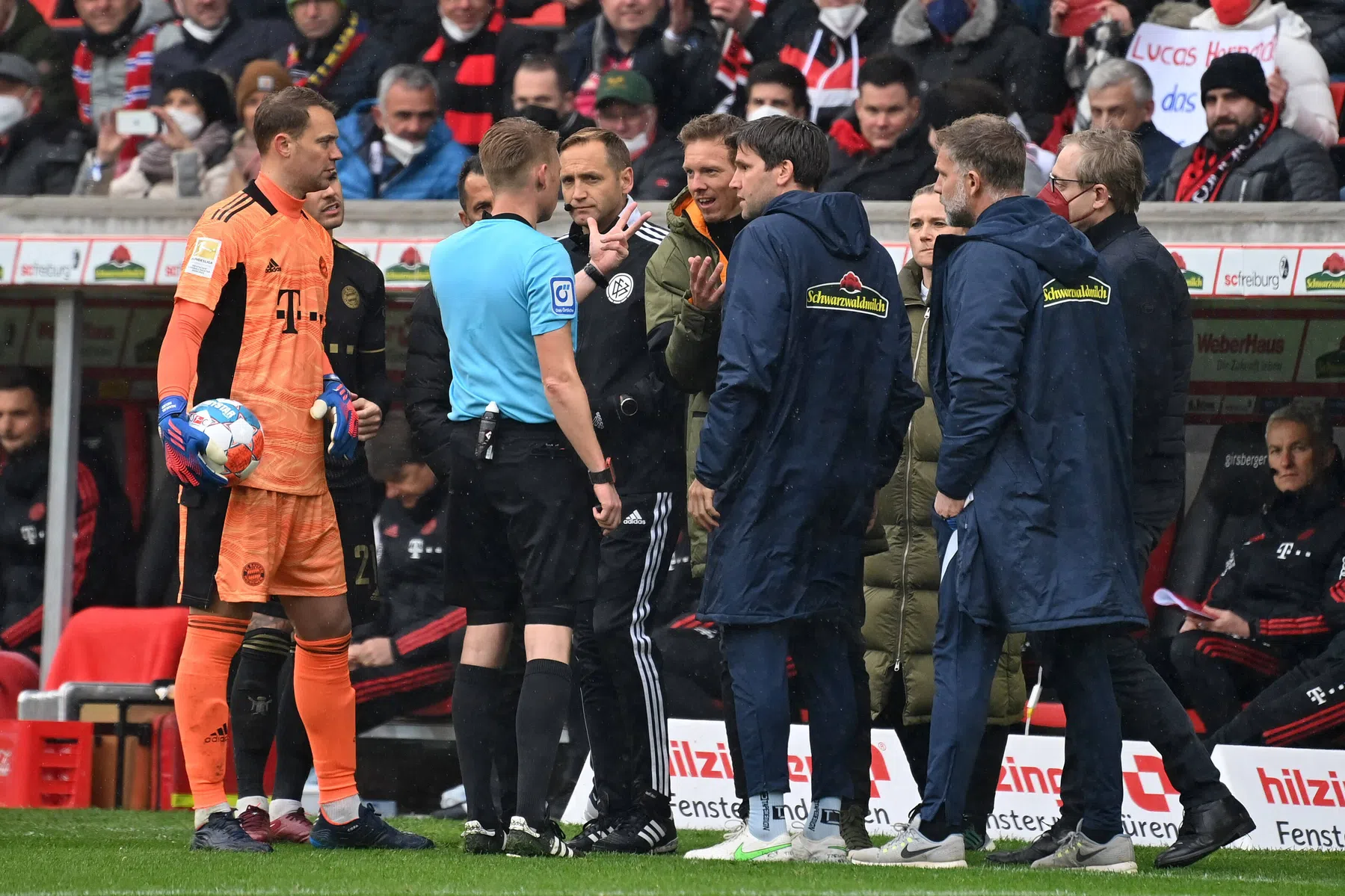 Bayern komt met schrik vrij na 'ernstige fout' arbitrage