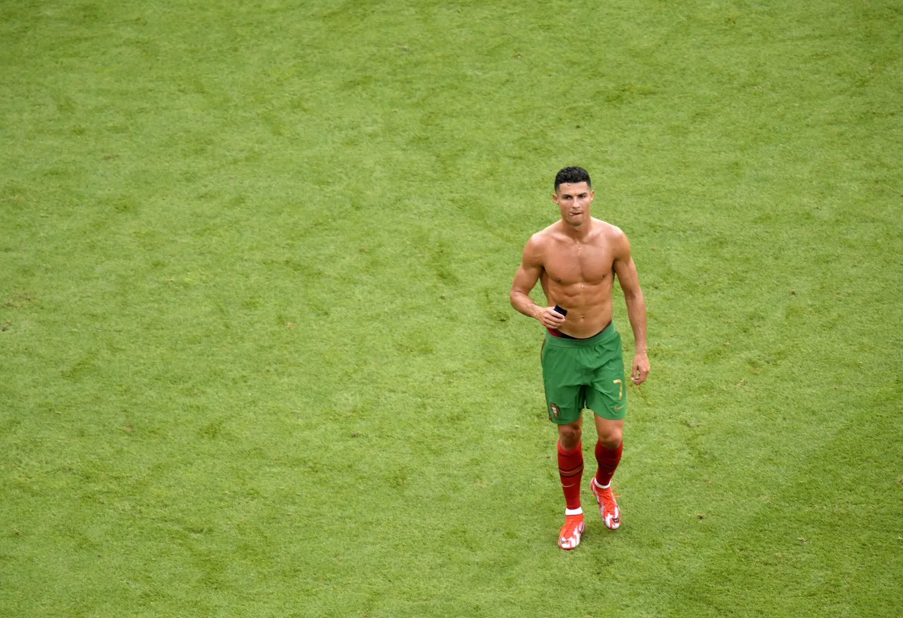 'Iedereen is jaloers op Ronaldo, op zijn carrière, prijzen, geld en sixpack'