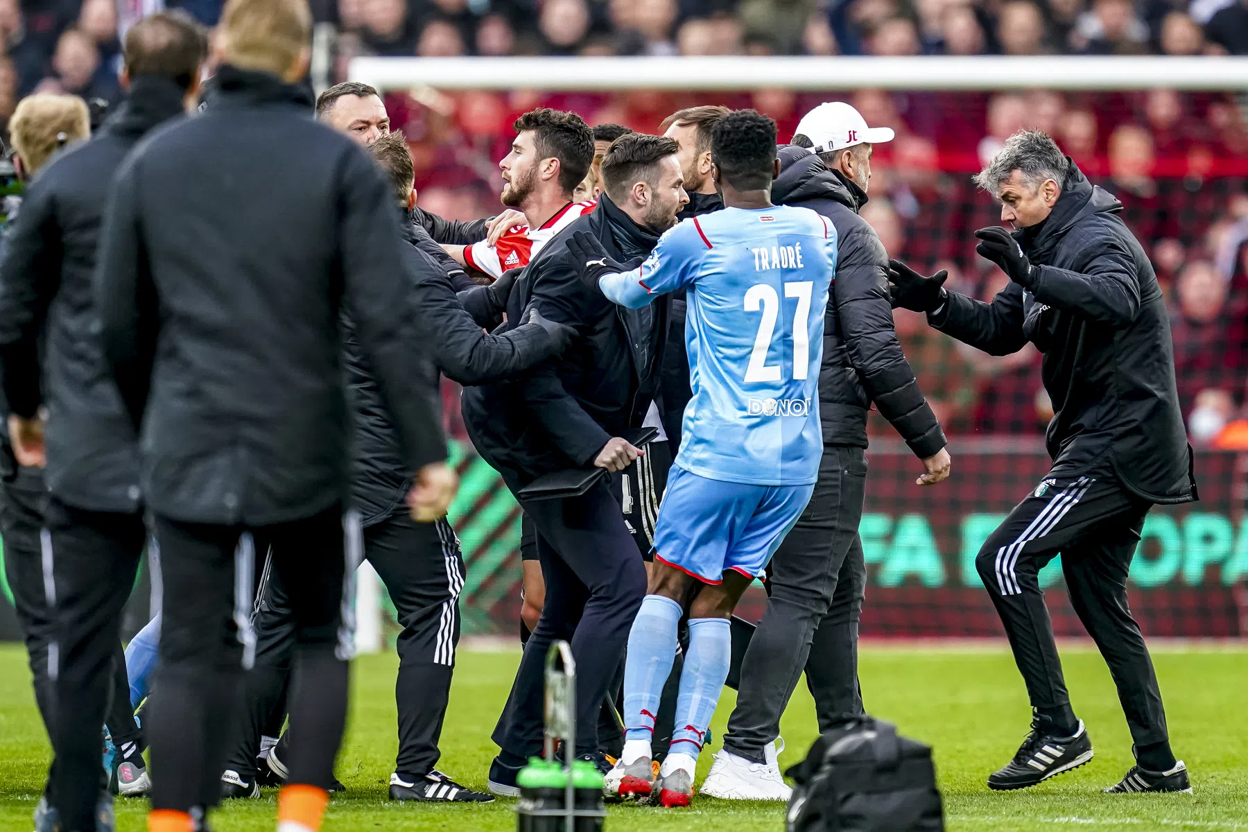 Tsjechen zien 'onvervalste vurigheid' bij opstootje en snappen Feyenoord-woede