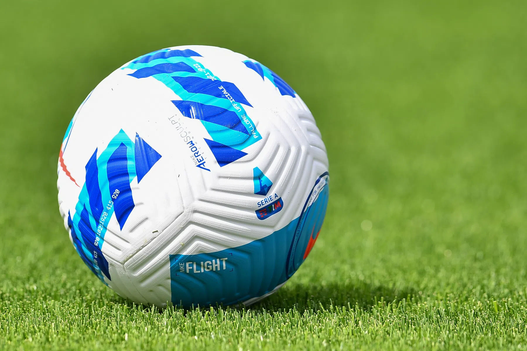 Keeper wordt reddende engel met doelpunt van tachtig meter