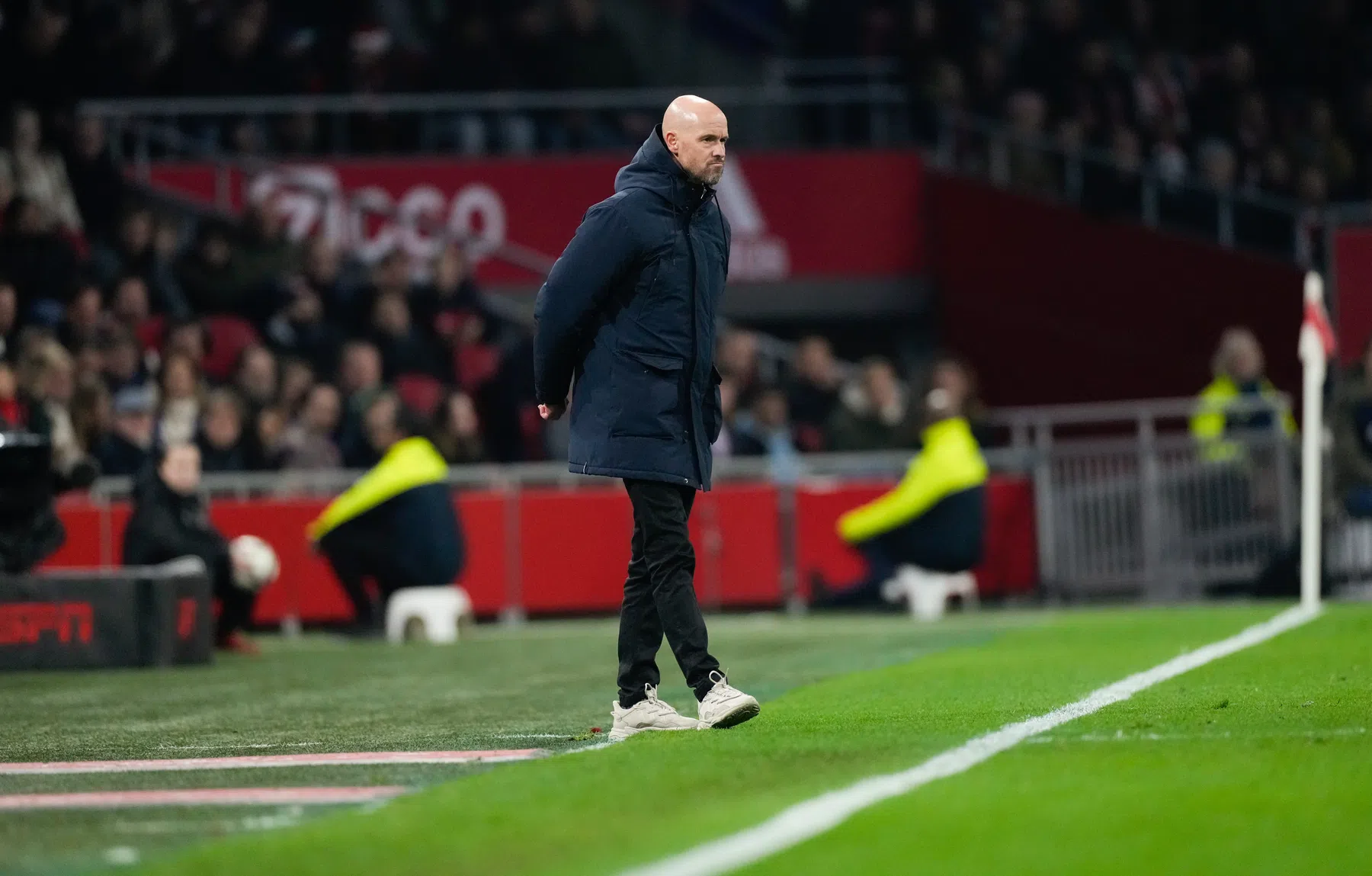 Ten Hag bespreekt blessuregevallen en gaat niet in op vragen over toekomst