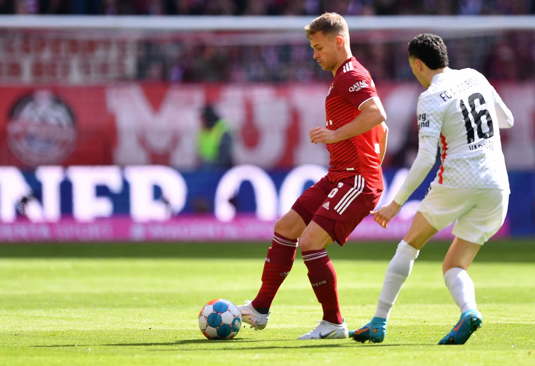 Kimmich evenaart Robben bij krappe zege Bayern, flinke domper voor Boëtius