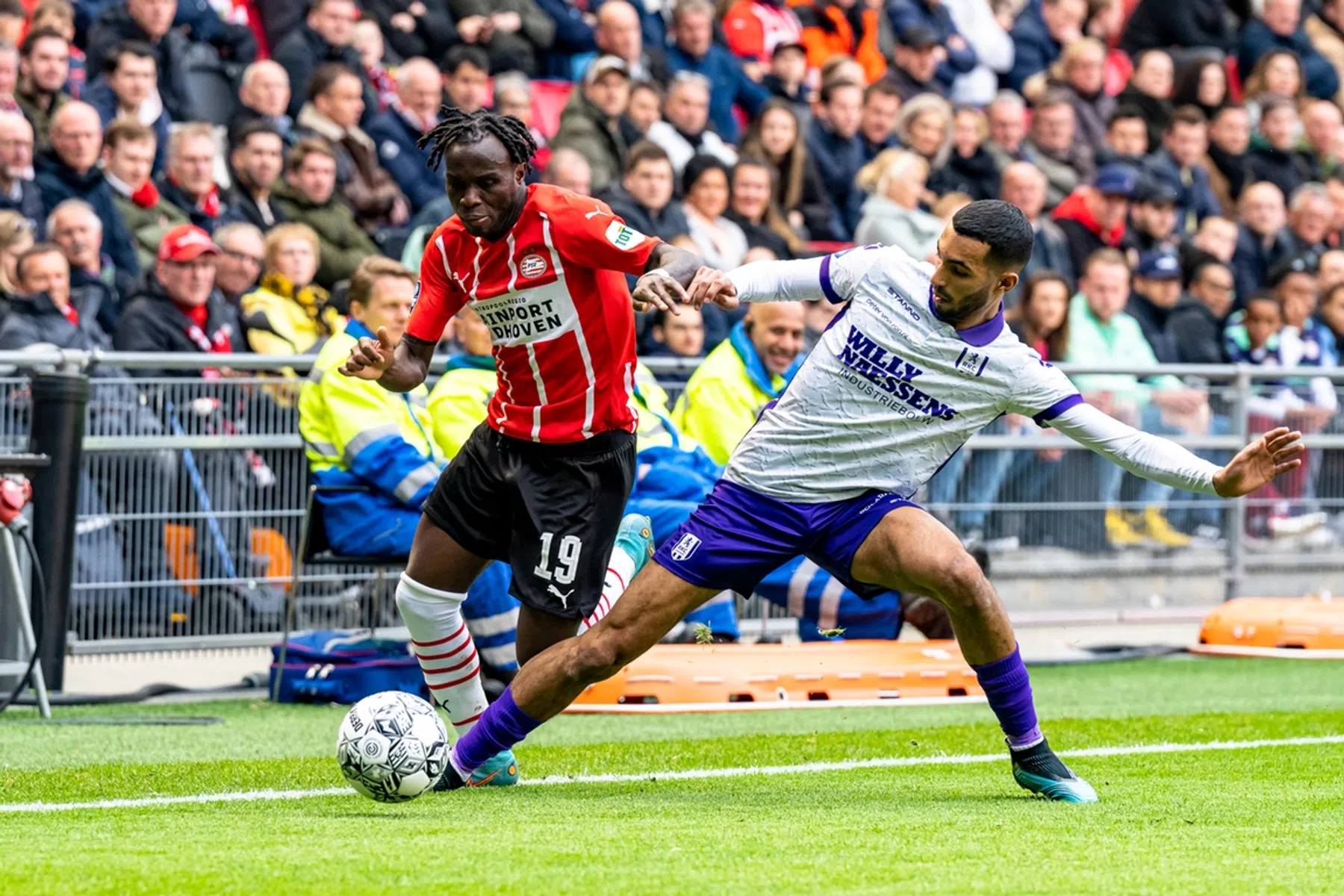 Schmidt prijst zich gelukkig met voorbeeldprofs Bruma en Van Ginkel