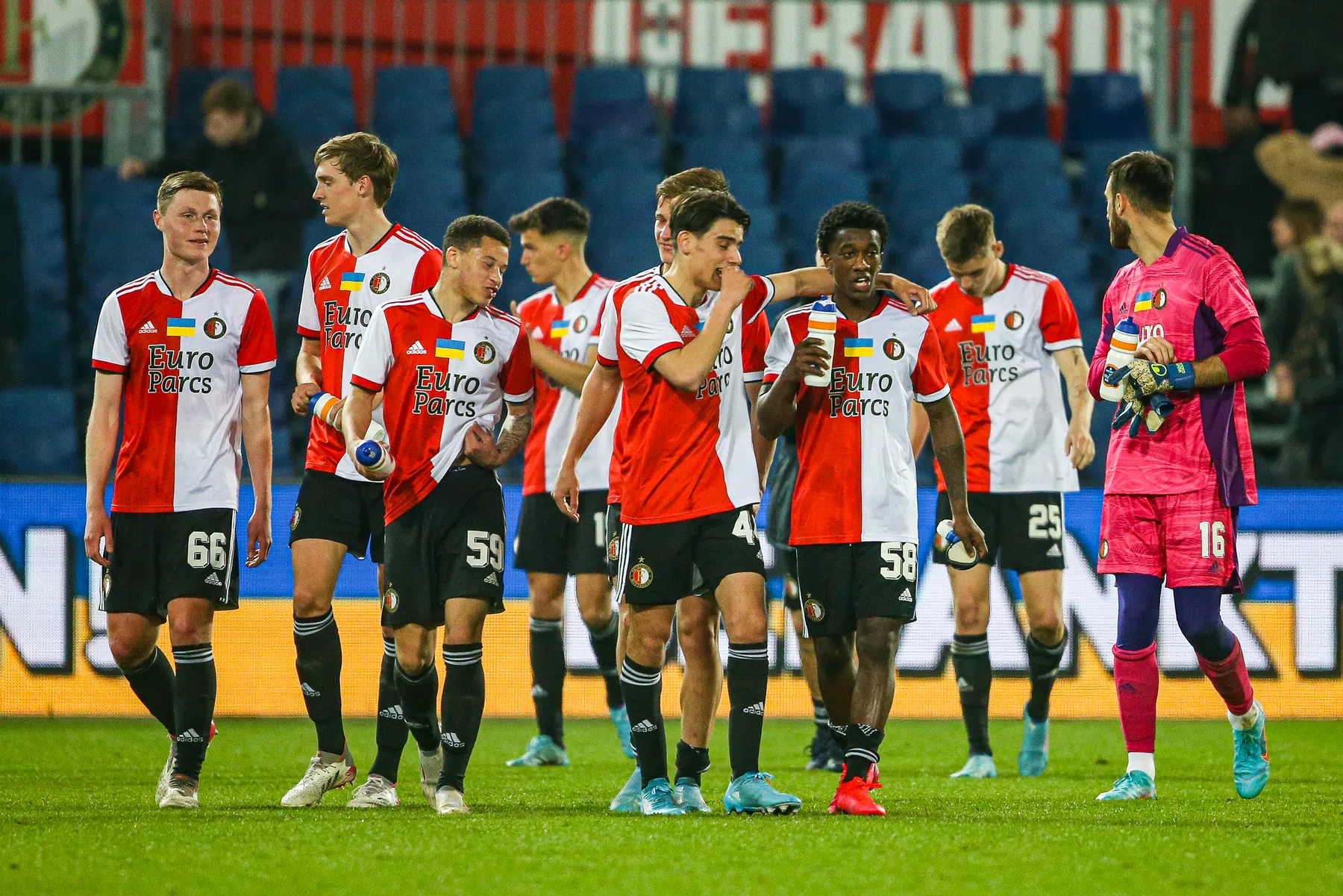 Benefietduel Feyenoord voor Oekraïne levert meer dan honderdduizend euro op