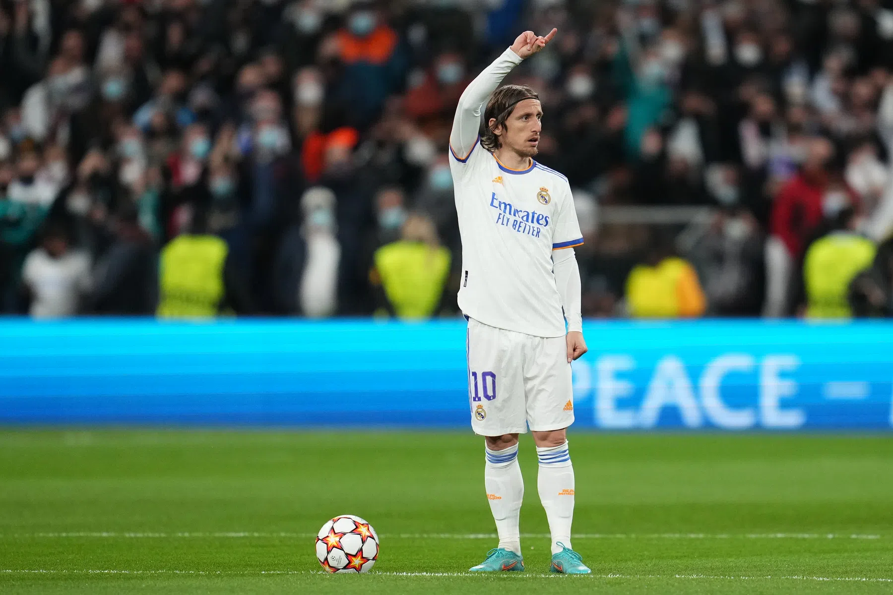 Weergaloos: Modric tovert met wonderassist