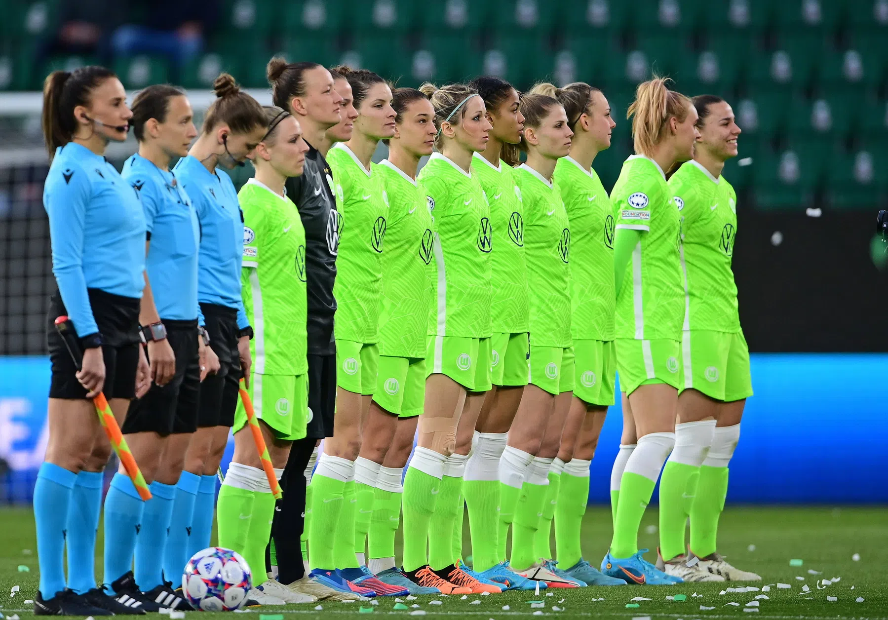 Op treblejacht: Dominique Janssen en Jill Roord maken zich op voor Camp Nou-clash