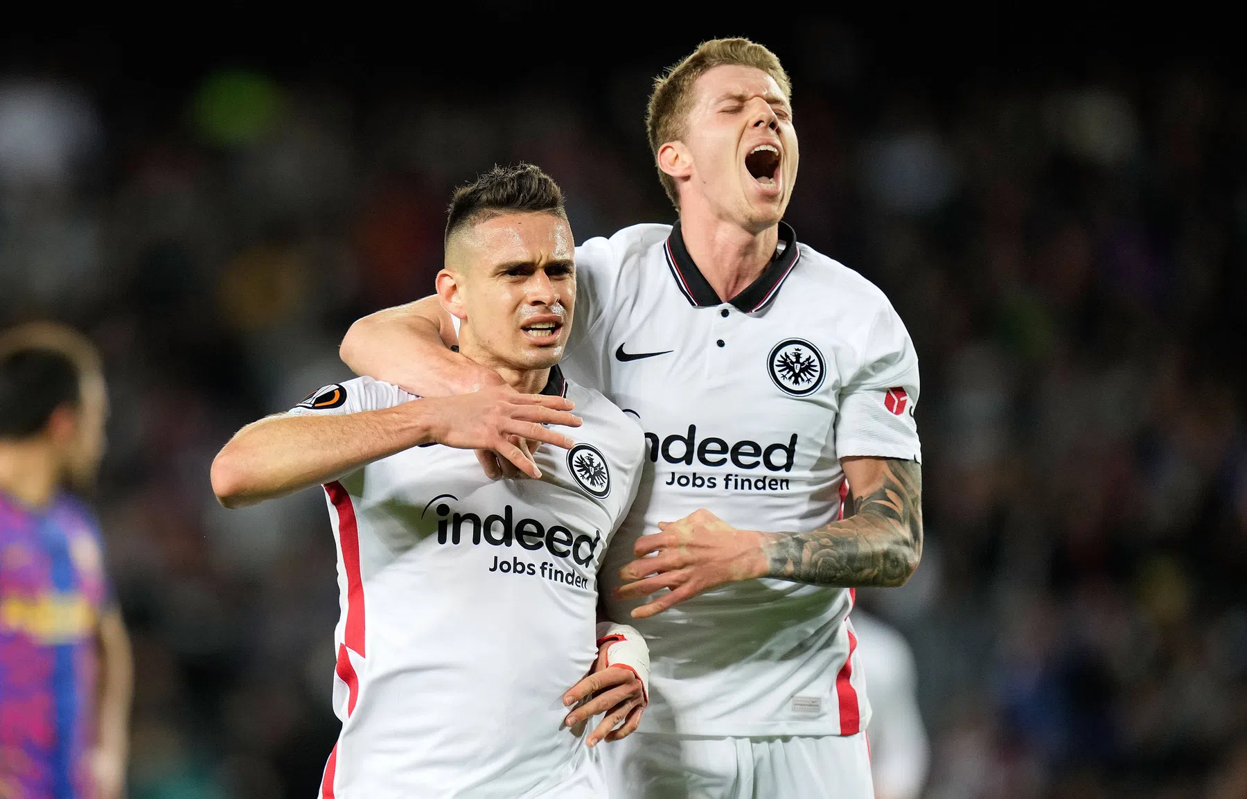 Frankfurt-spits legt Barcelona op de pijnbank met kanonskogel