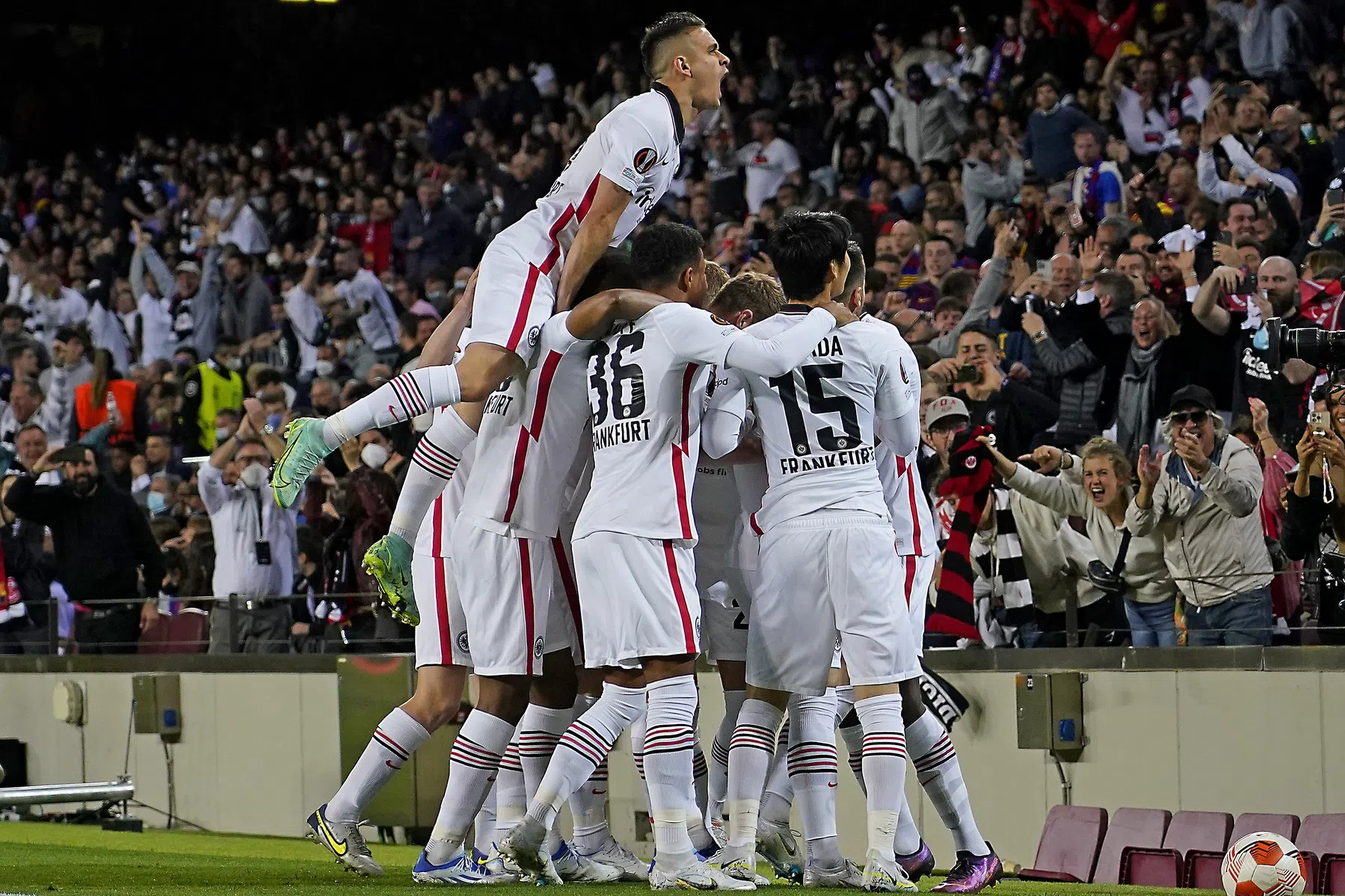 Consequenties na zwart-witte avond in Camp Nou: 'Ik schaam me'