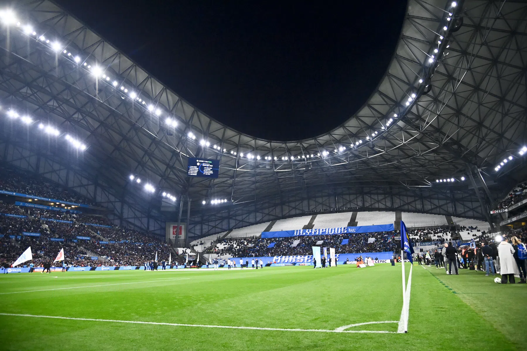 Feyenoord uitzondering voor bij wet voetballoze 5 mei in Frankrijk