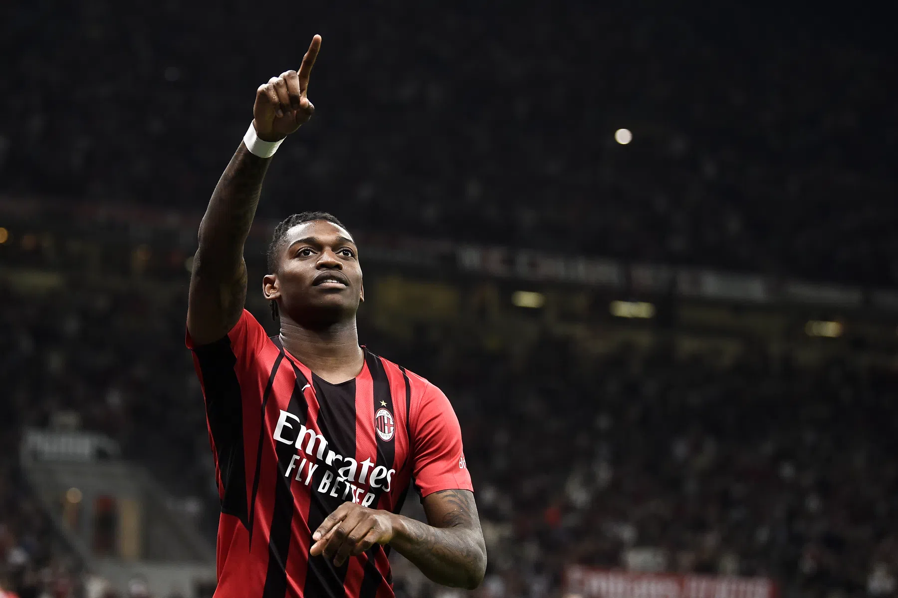 Milan haalt opgelucht adem en staat weer bovenaan in Italië