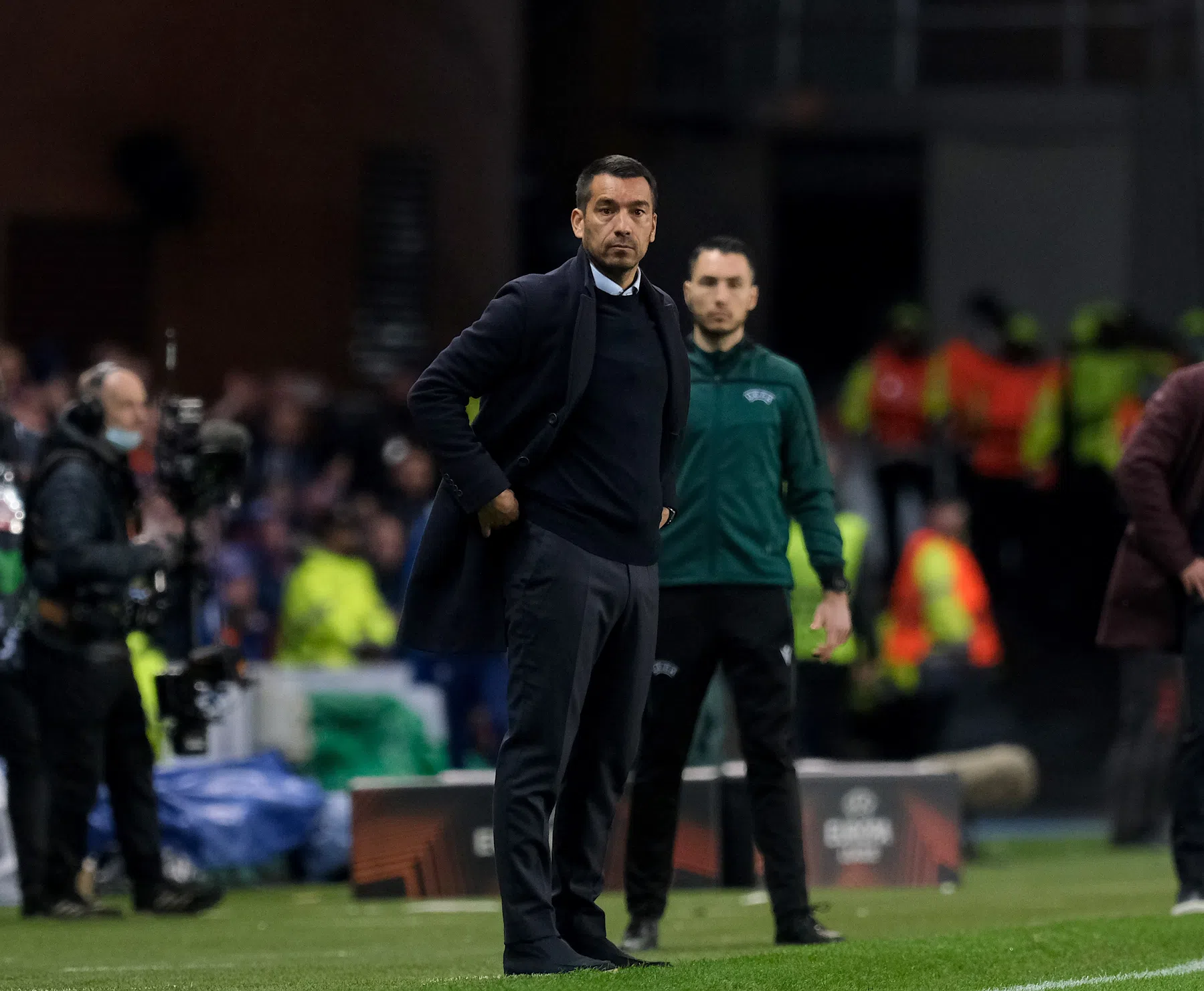 Van Bronckhorst stunt met Rangers na heroïsch gevecht: 'Een grootse avond'