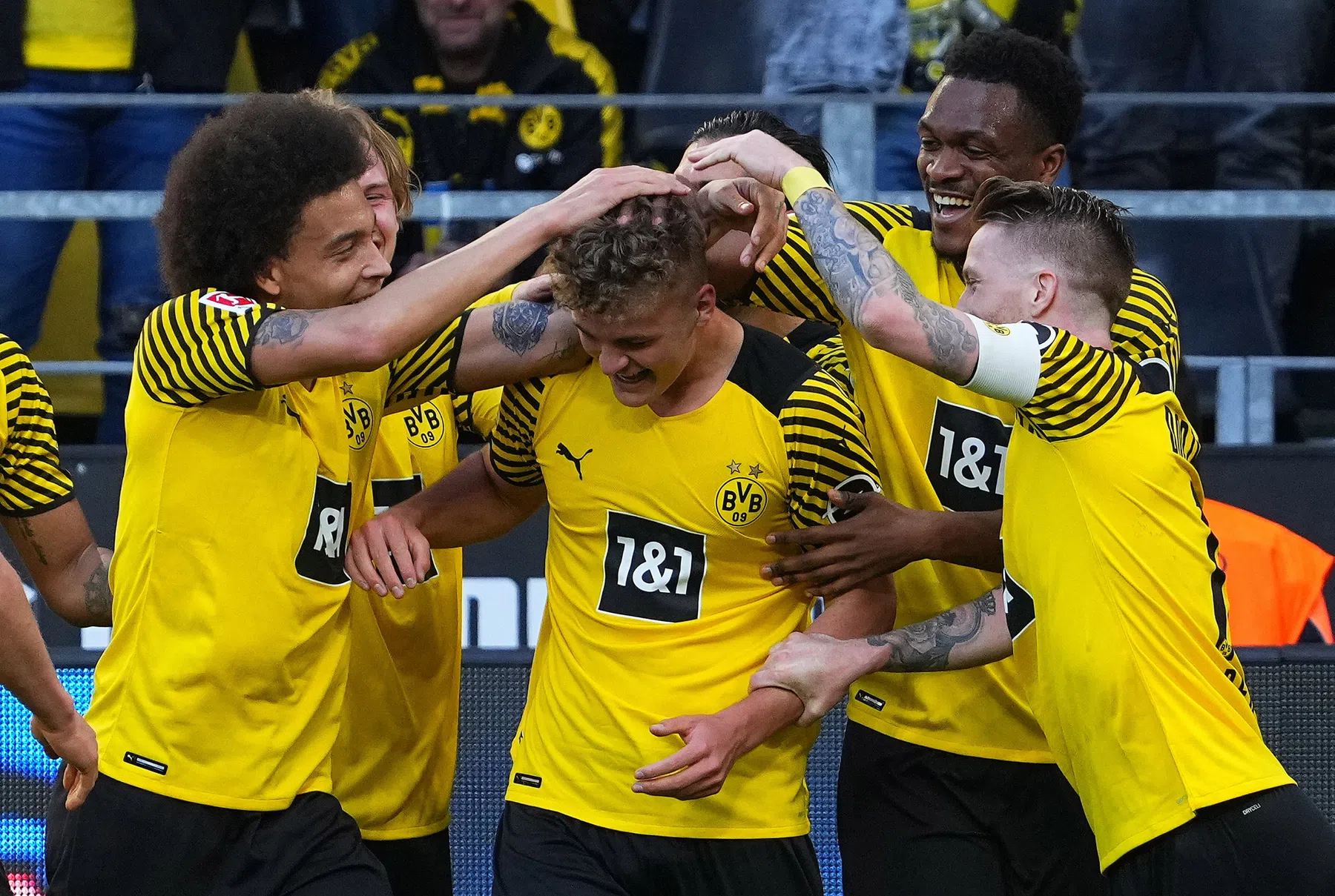 Debutant zorgt bij monsterzege Dortmund voor fraaie Bundesliga-primeur
