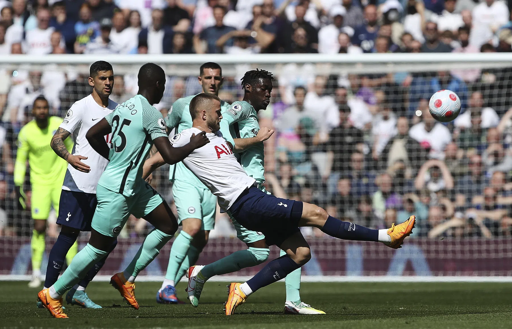 Ook Spurs krijgt in strijd om CL-ticket enorme tik van Veltman en co