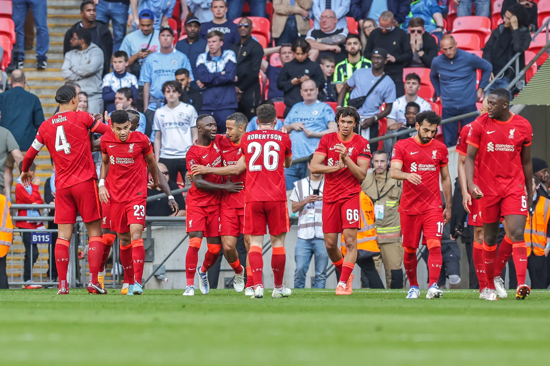 Sterk gewijzigd Man City uit bekertoernooi geknikkerd door Liverpool