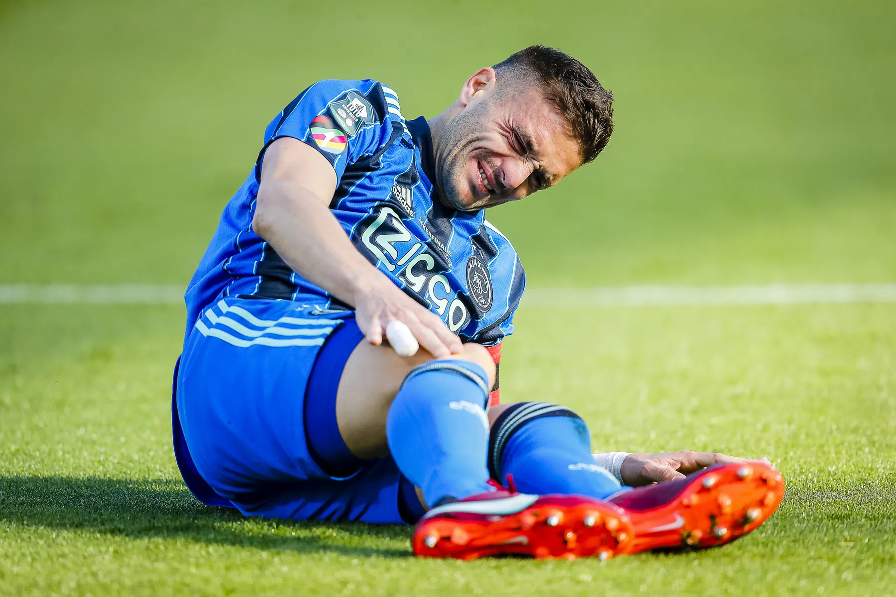 Perez hekelt bank PSV en lacht om Tadic