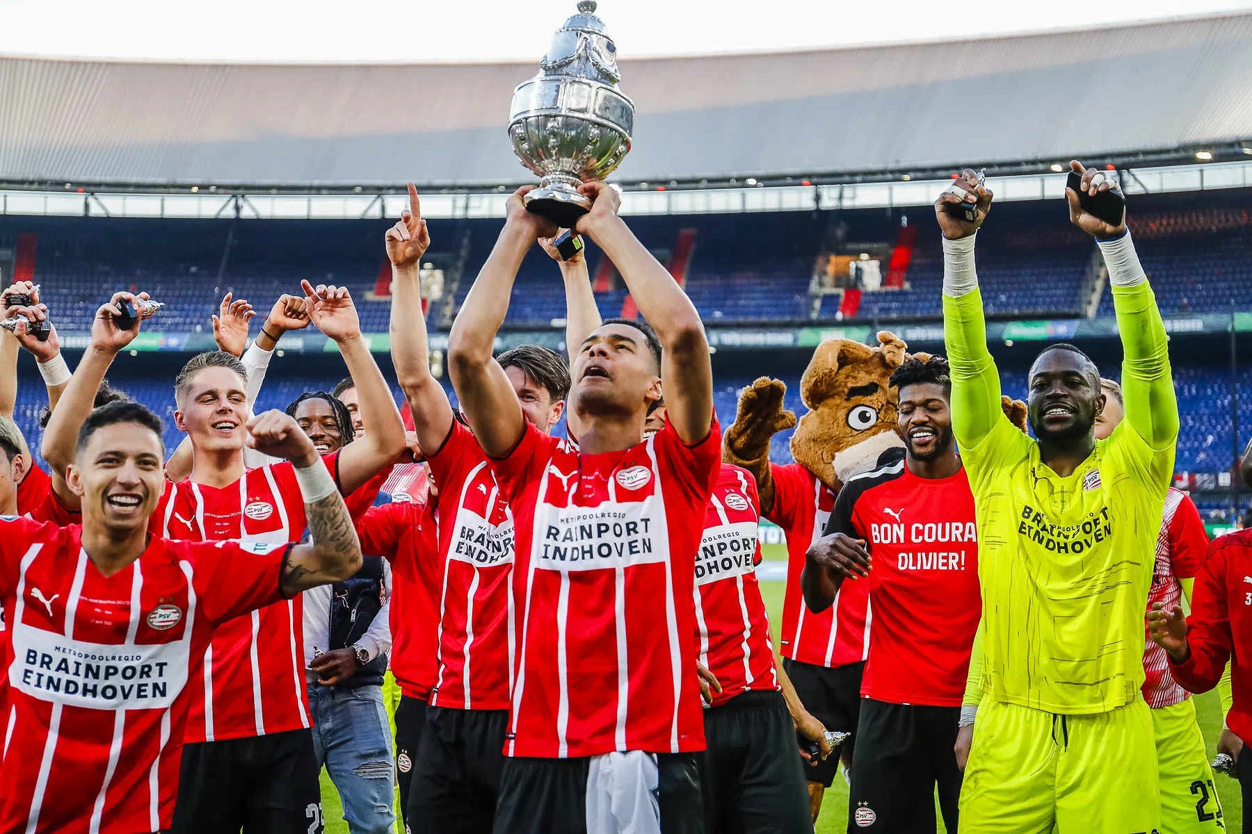Schmidt ziet seizoen PSV nu al als geslaagd