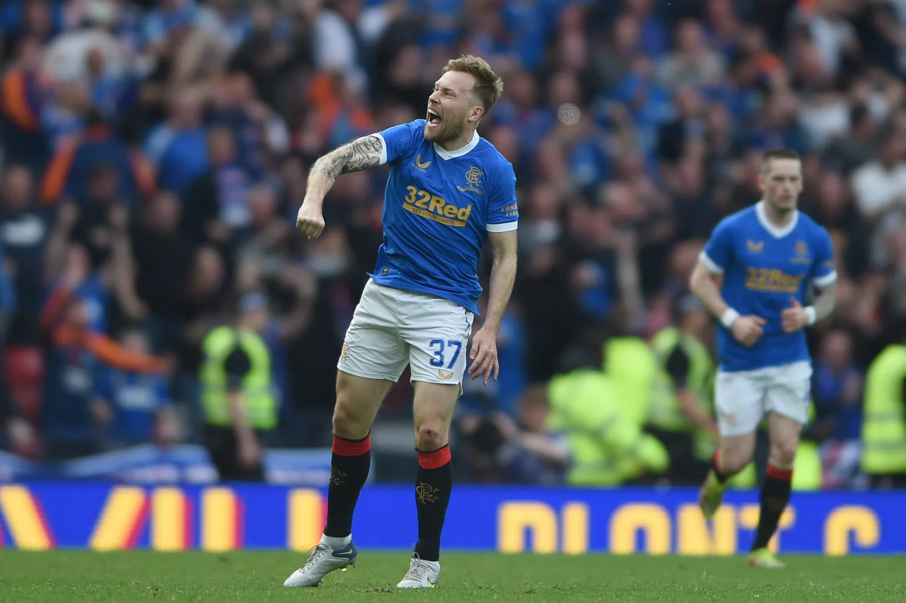 Droomweek Rangers: Van Bronckhorst wint eerste Old Firm als trainer