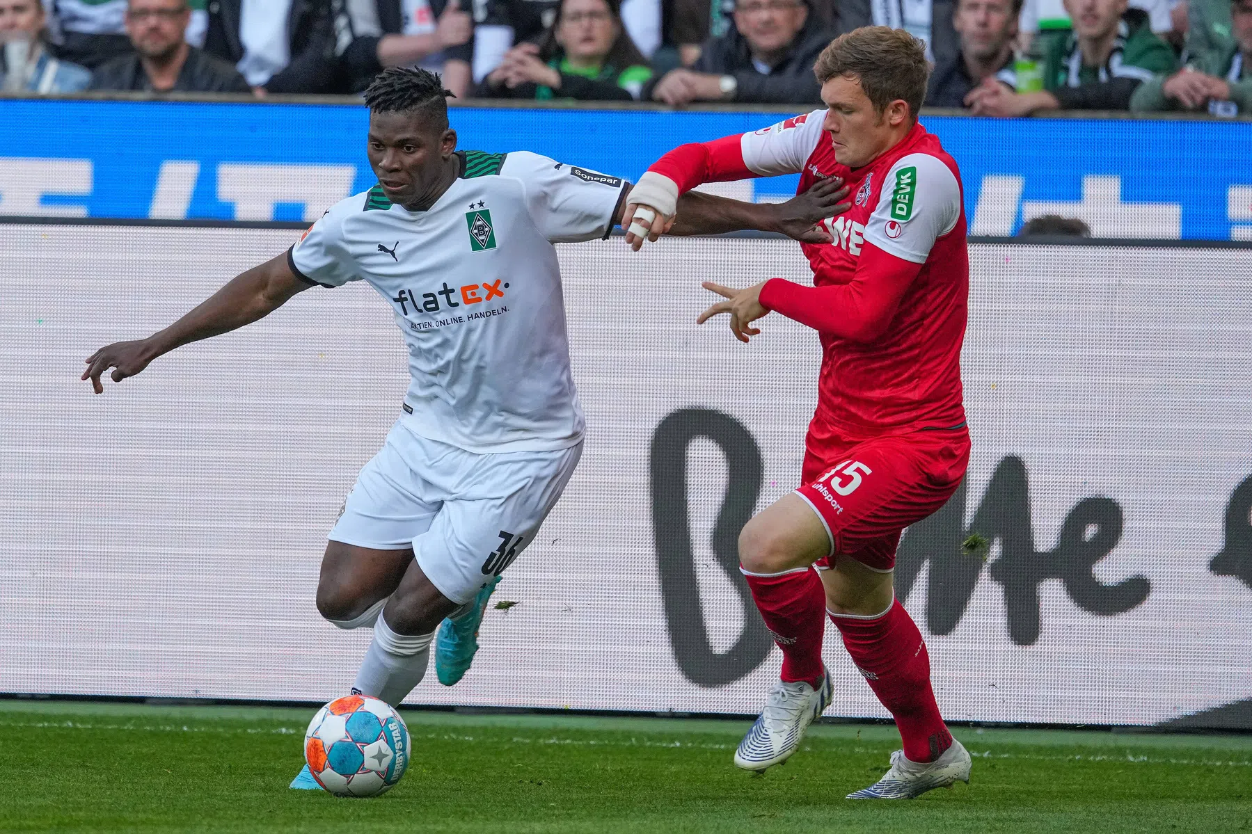 Chaos buiten stadion Gladbach na verloren derby