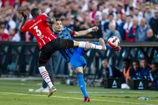Thumbnail for article: Recordaantal tackles en 50 minuten zuivere speeltijd: PSV sleurt Ajax in vechtwedstrijd