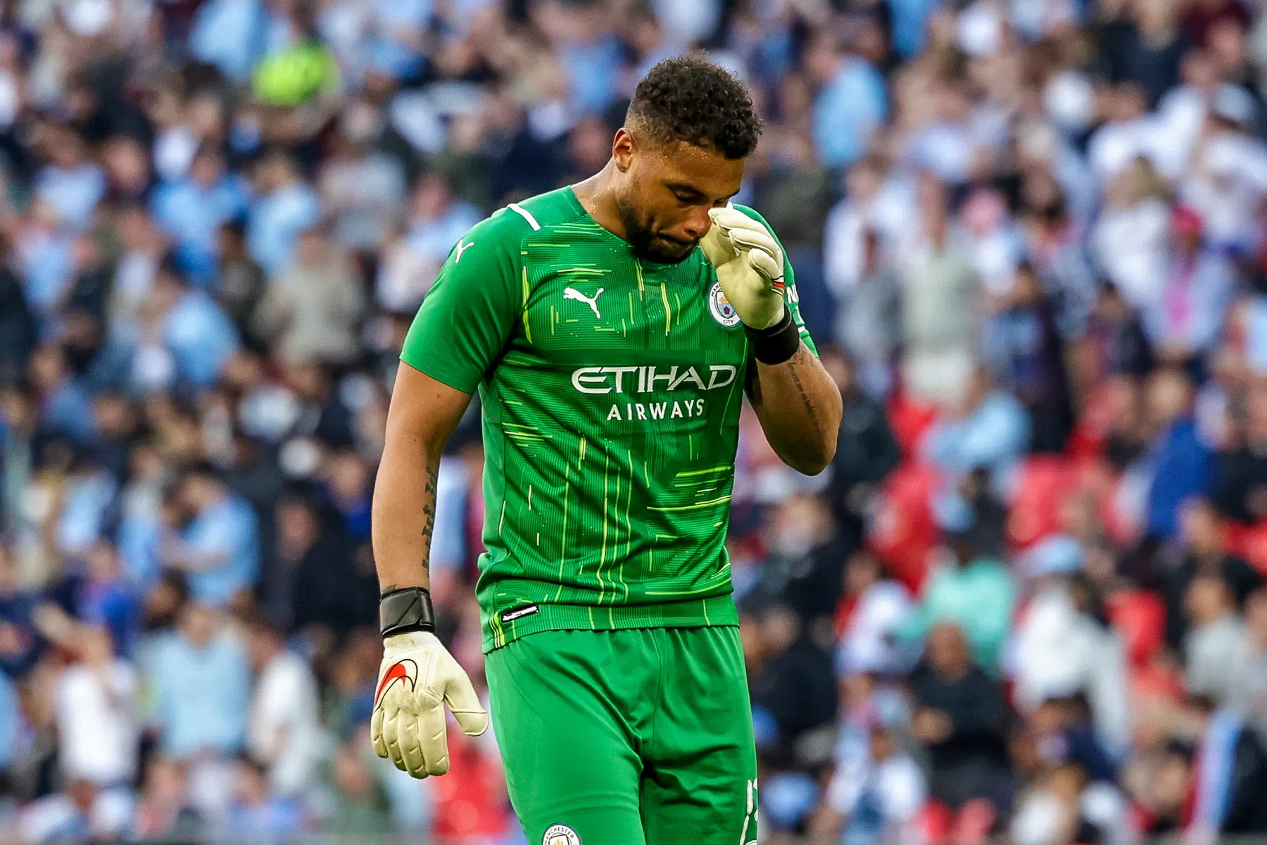 Aké steunt blunderende City-doelman na nieuwe nachtmerrie op Wembley