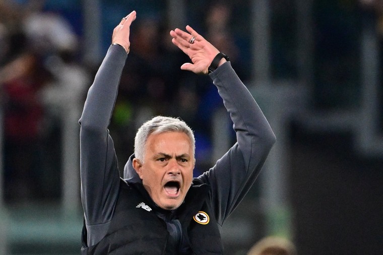 Mourinho haalt uit naar Italiaanse arbitrage: 'Beschamend om dit te ervaren'