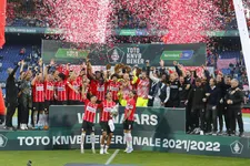 Thumbnail for article: Onder de beker van de bevrijding staat de handtekening van Schmidt