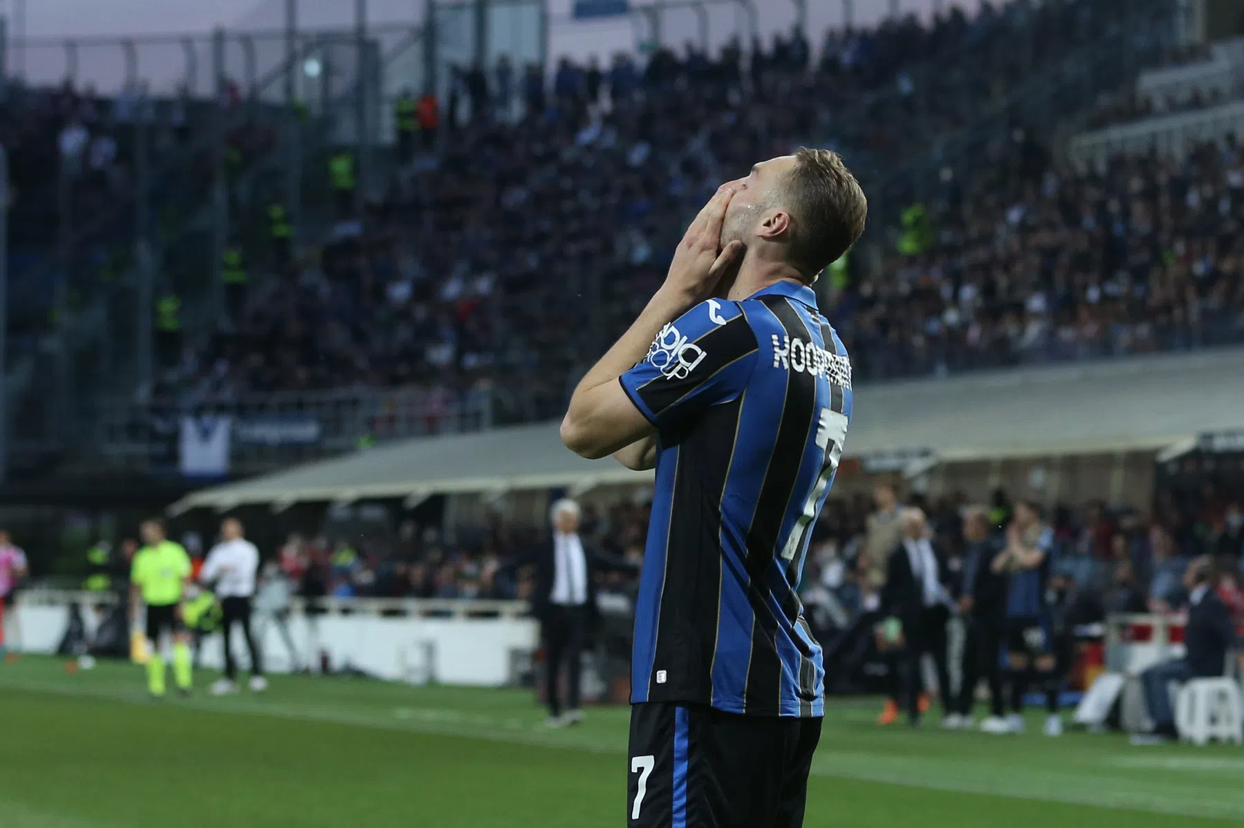 Europa raakt uit zicht voor Atalanta na schlemielige rol Koopmeiners