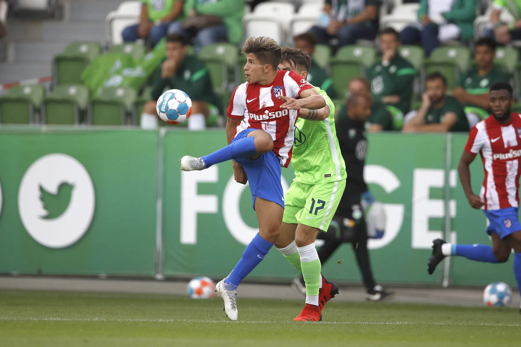 Kippenvel in Wanda: Simeone laat zijn eigen zoon debuteren