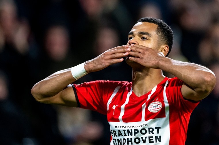 Kamp-Gakpo sprak al met Premier League-giganten én van Nistelrooy