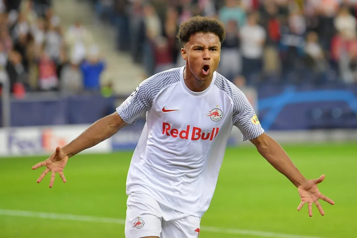 Strijd om Duits international beslist: 'Dortmund bindt toptalent'