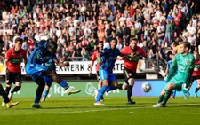 Thumbnail for article: Brobbey krijgt lachers op zijn hand met Ten Hag-opmerking