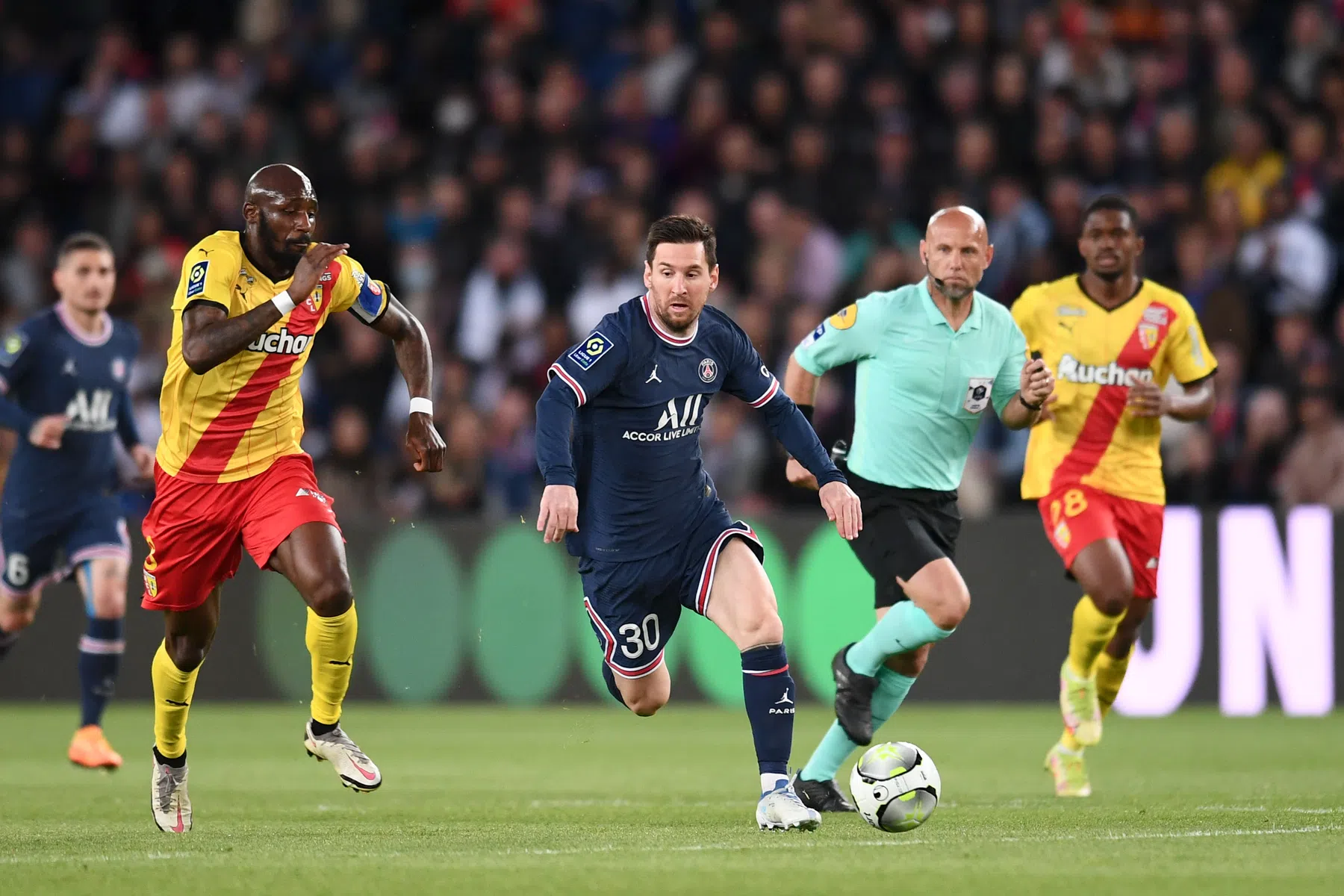 Magnifiek moment Messi is hoogtepunt in kampioensduel PSG