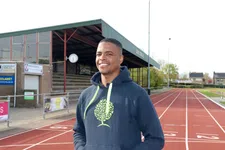 Thumbnail for article: De profvoetballer die vroeg van het toneel verdween om normaal te zijn