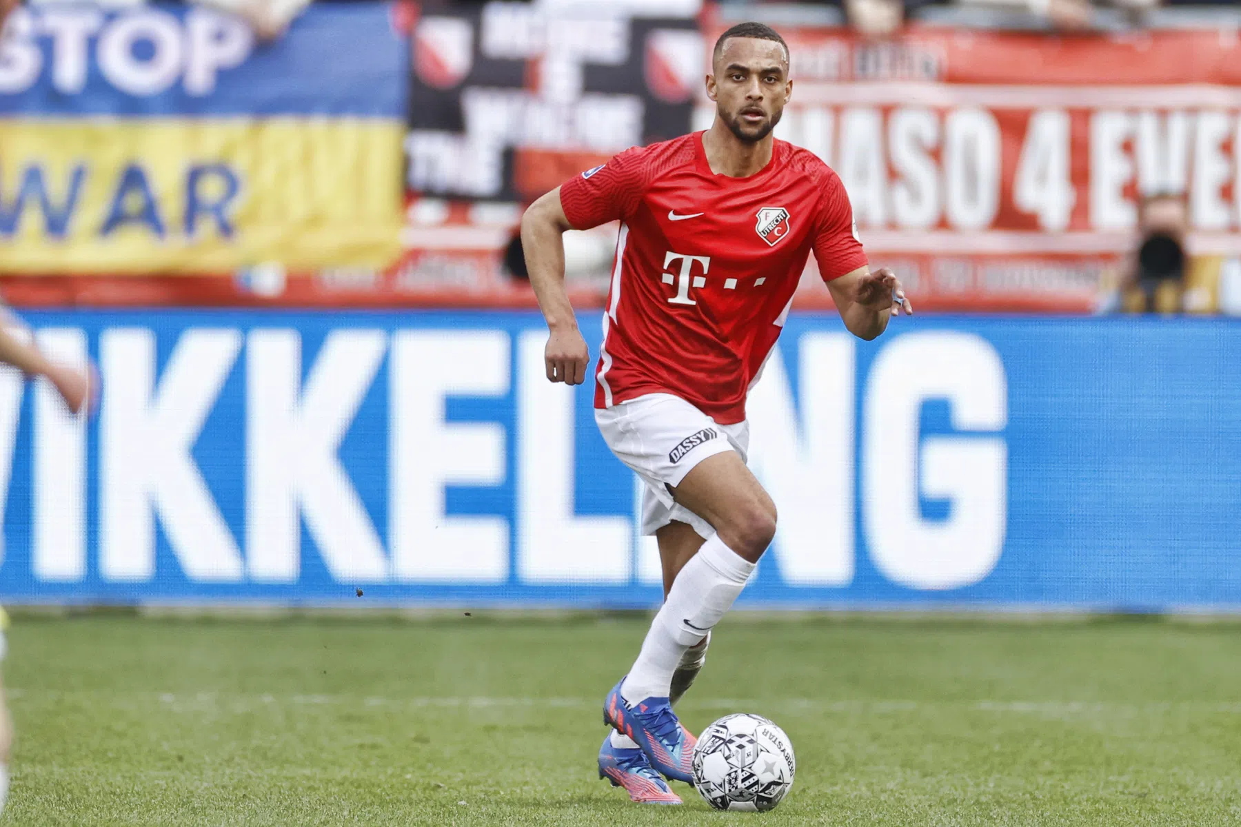 Vrees voor nieuwe blessure St. Jago: treurige aftocht in De Kuip