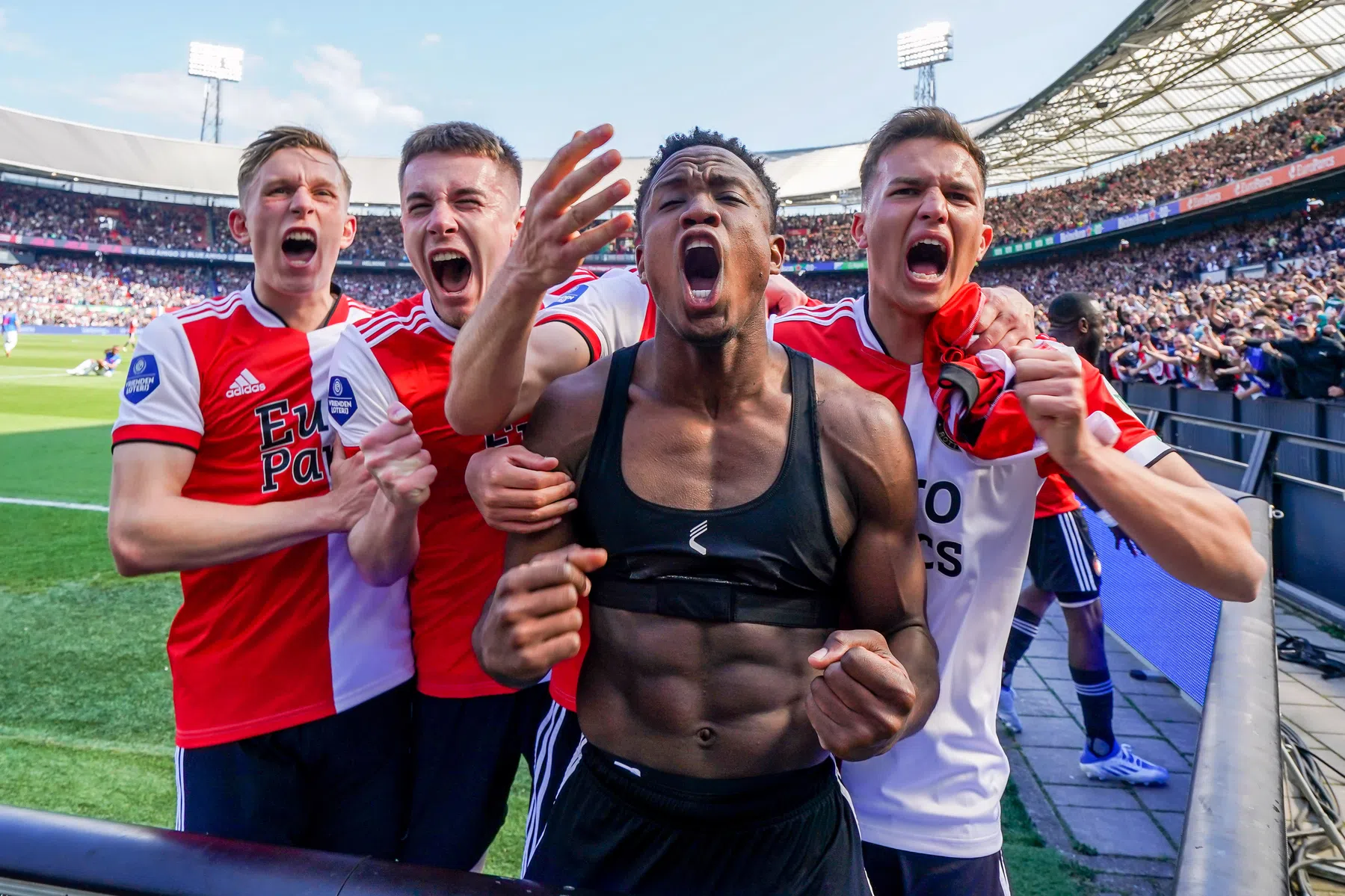 Sinisterra zorgt voor vreugde-explosie en bezorgt Feyenoord zege op Utrecht