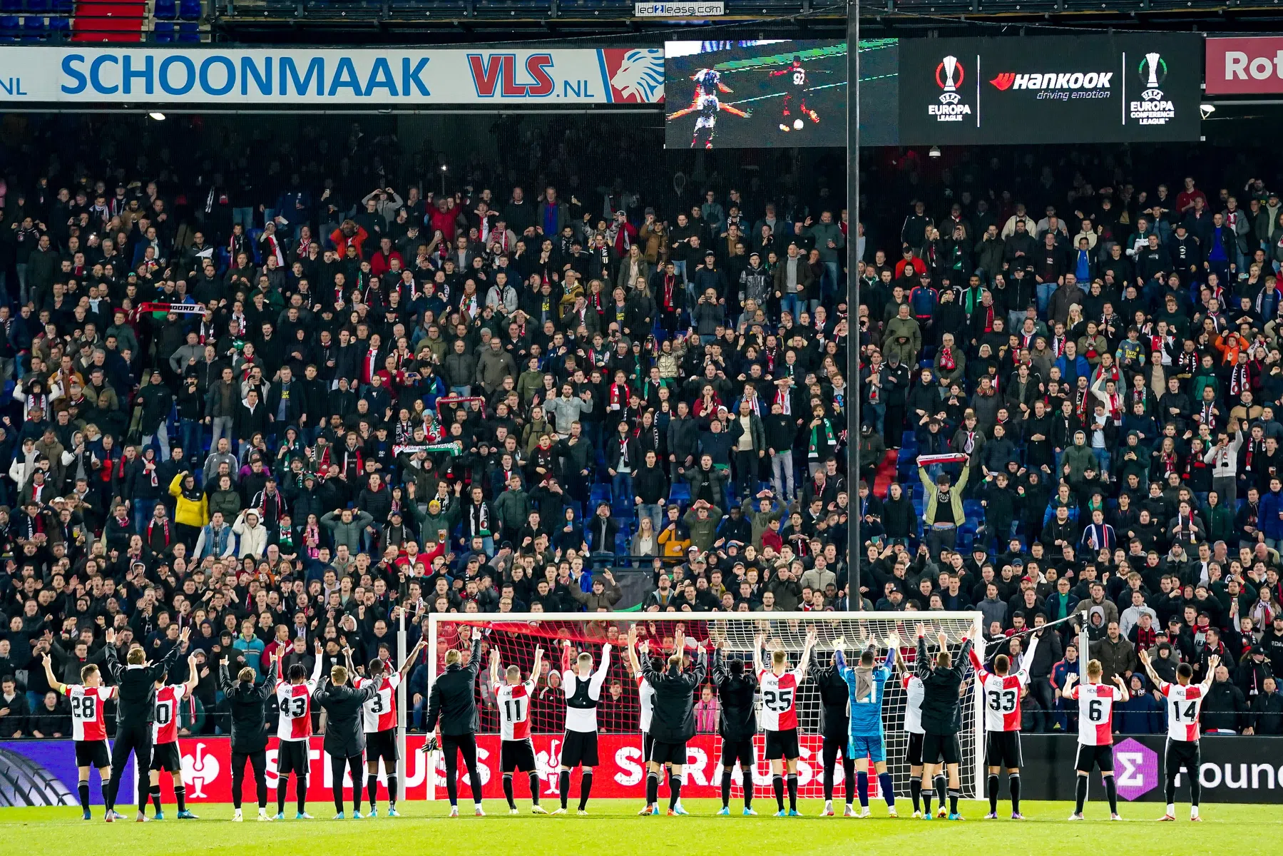 Feyenoord in uitverkochte Kuip tegen Olympique Marseille