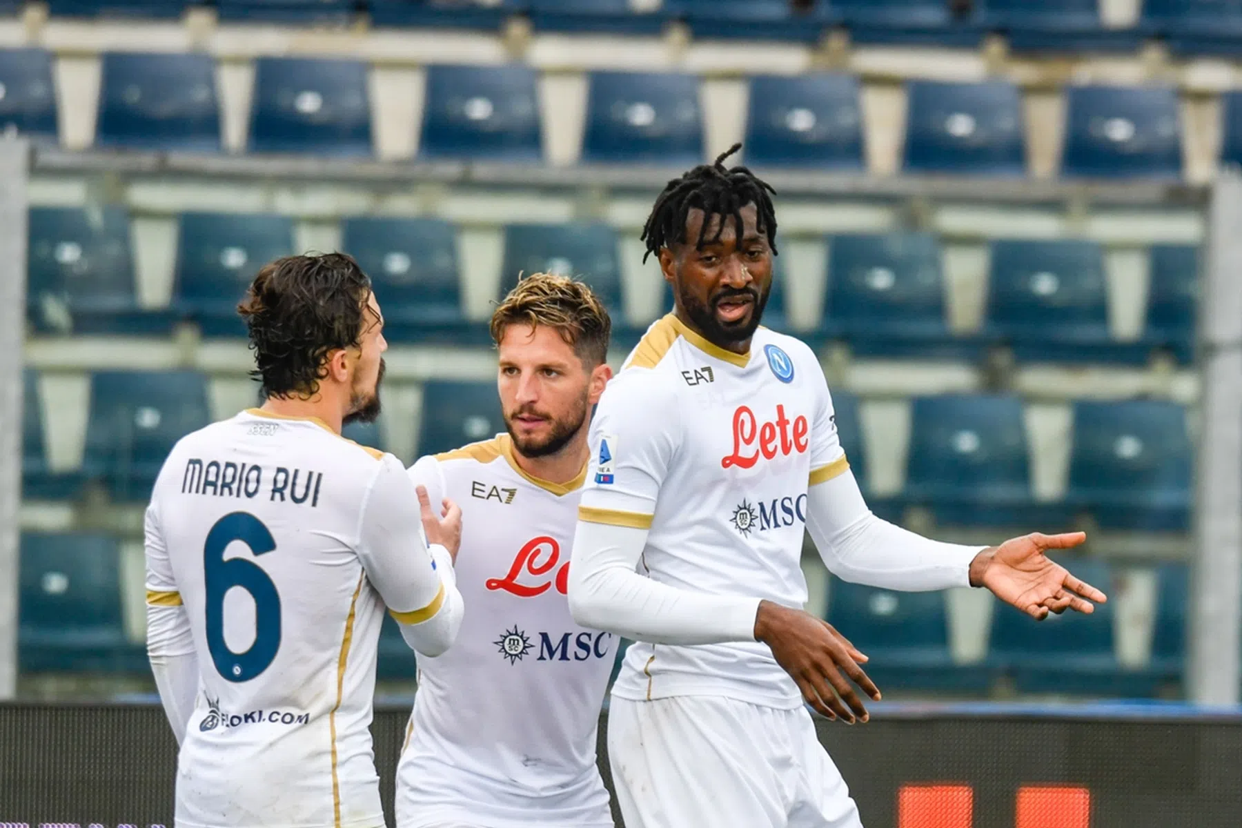 Napoli geeft uitleg over permanent trainingskamp
