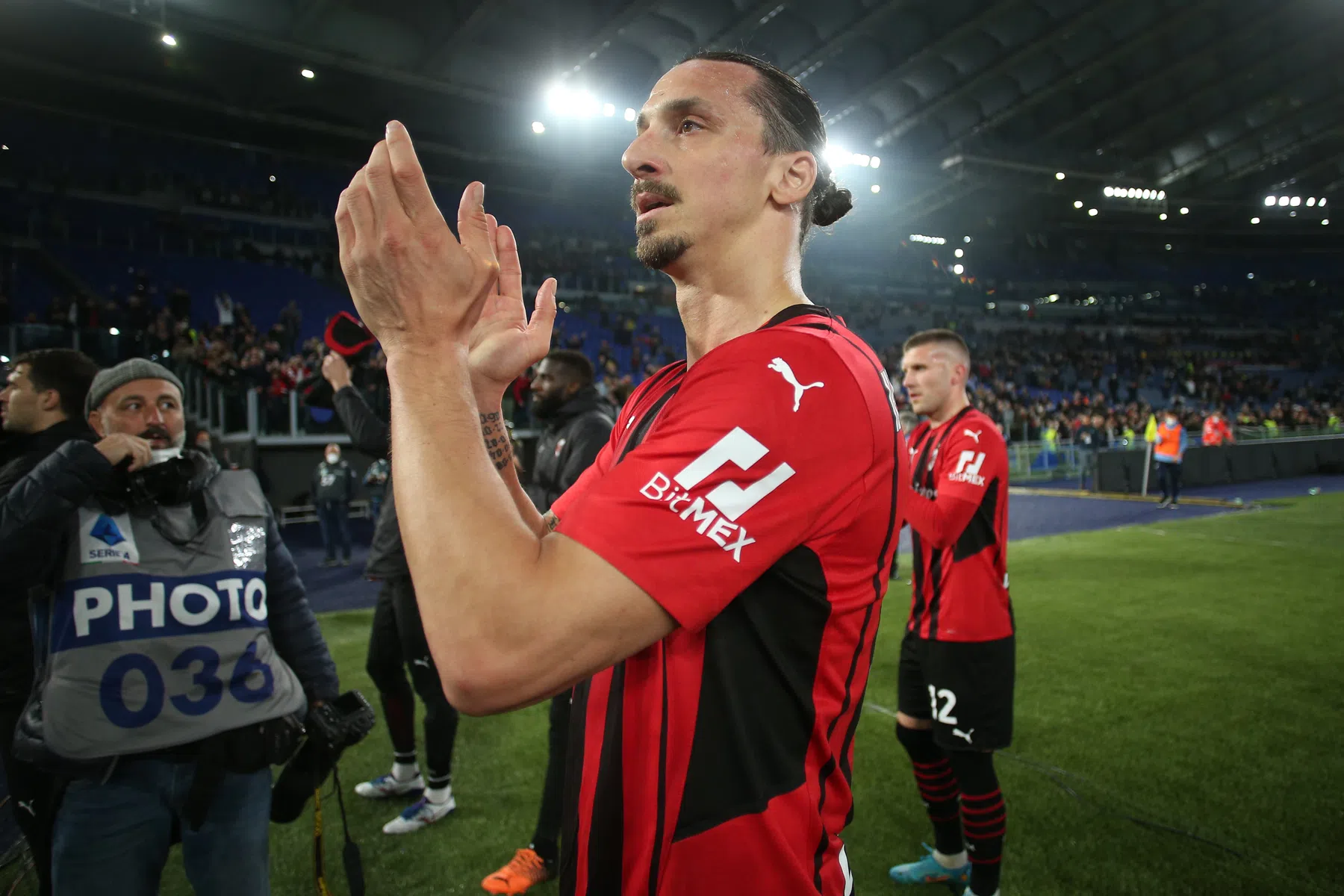 Ibrahimovic troeft uitgerekend in Rome Totti af en schrijft weer historie