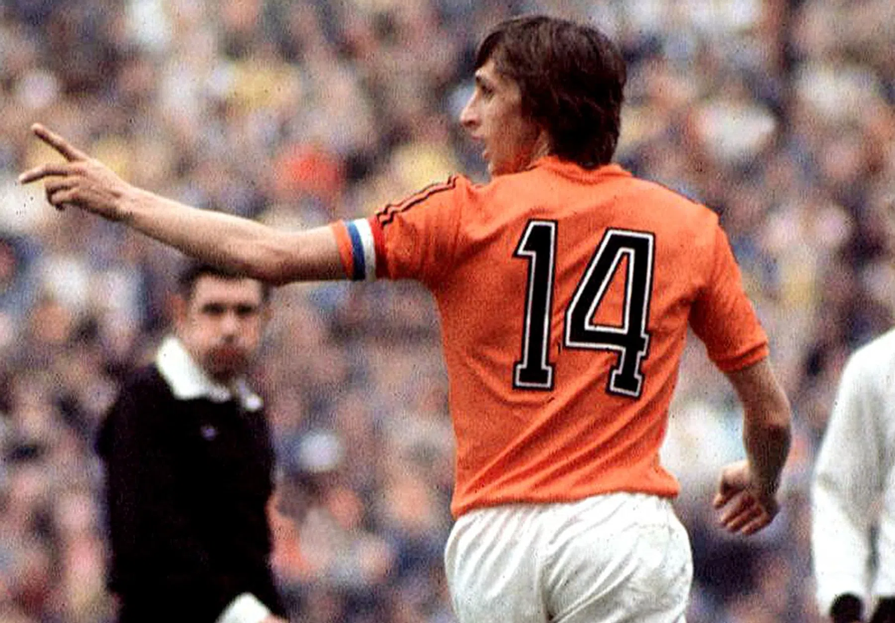 Voetbalwereld staat stil bij 75ste verjaardag Cruijff: 'We missen je nog elke dag'