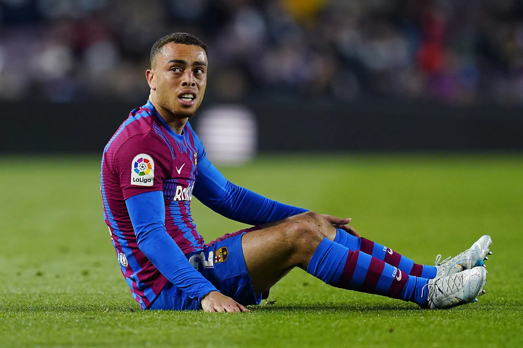 Barça deelt update over Dest na wissel op rampavond: einde seizoen dreigt