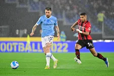 Thumbnail for article: Lachende Acerbi krijgt na nederlaag tegen Milan volle laag van teamgenoot