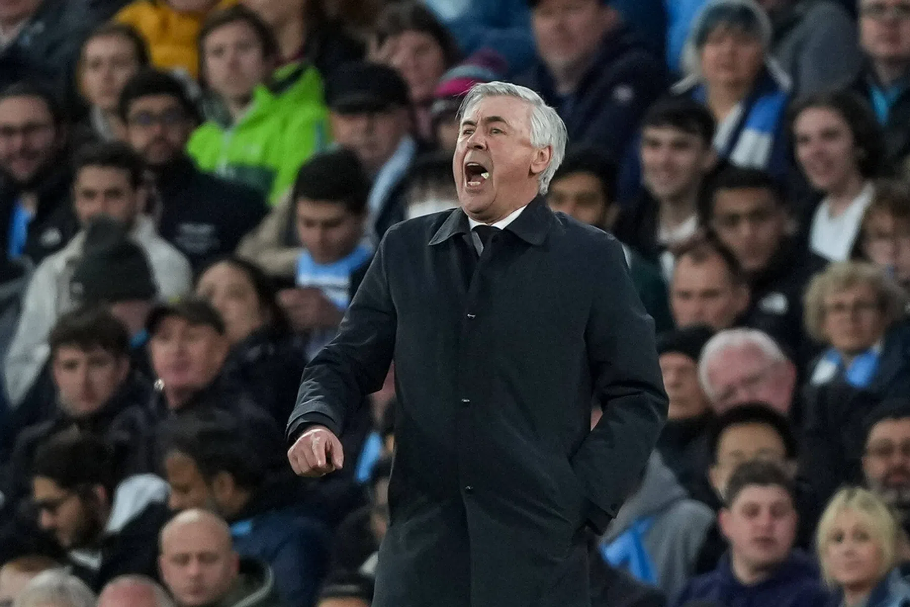 Ancelotti hinkt op twee gedachten maar niet over Benzema: 'De beste ter wereld'
